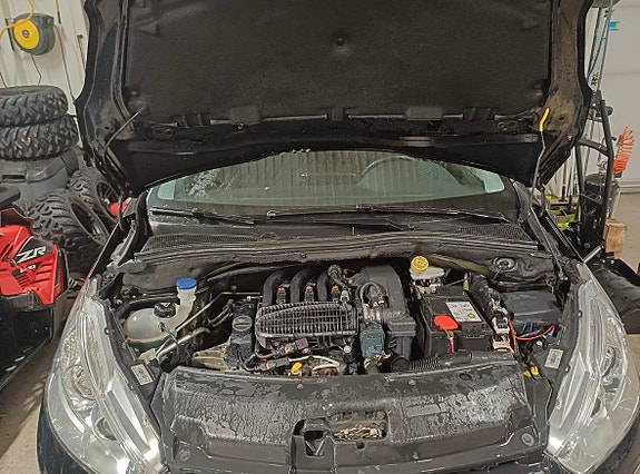 Peugeot 208 8 of 17