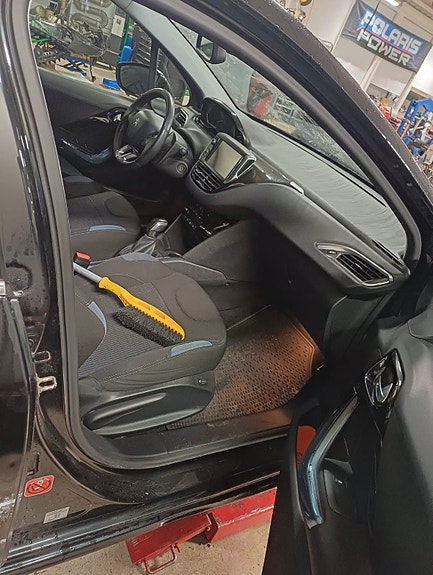 Peugeot 208 9 of 17