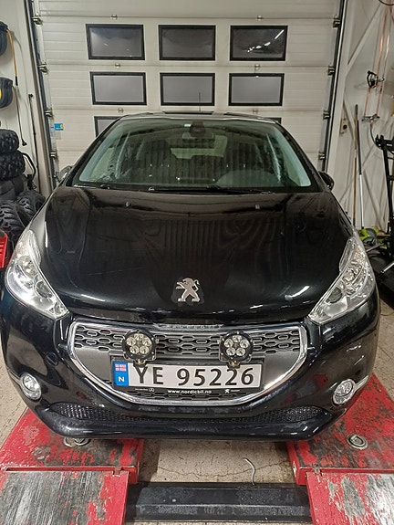 Peugeot 208 7 of 17