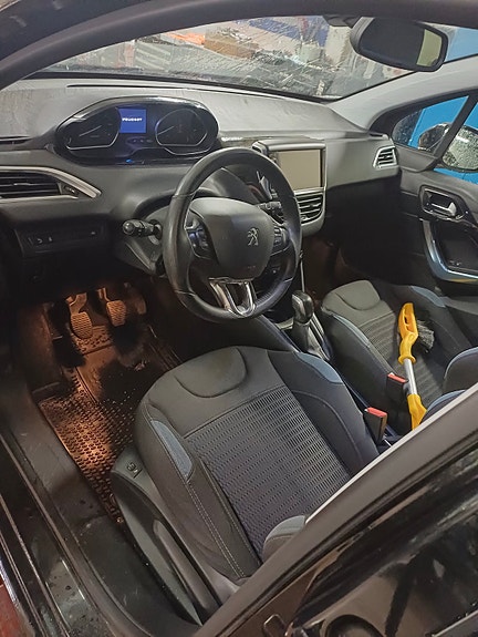 Peugeot 208 10 of 17