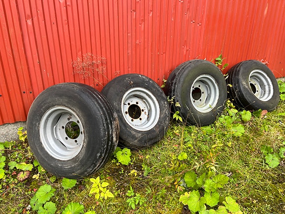 Til salgs: Hjul til traktortilhengere