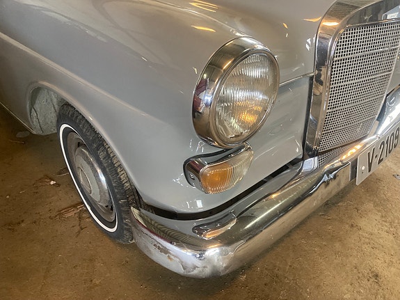 Mercedes-Benz 230 8 of 30