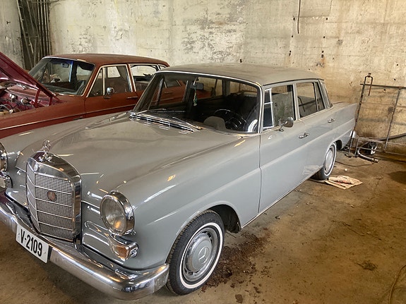 Mercedes-Benz 230 10 of 30