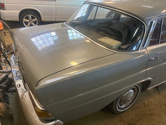 Mercedes-Benz 230 19 of 30