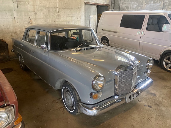 Mercedes-Benz 230 5 of 30