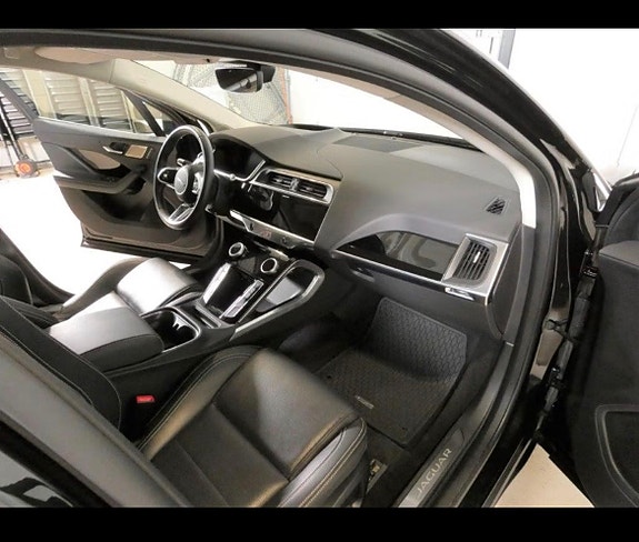 Jaguar I-PACE 30 of 30