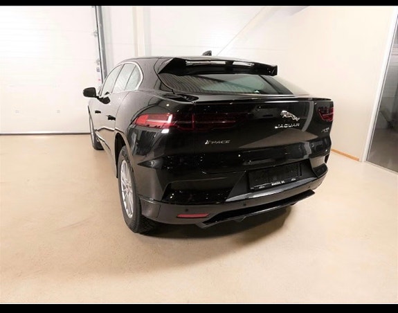 Jaguar I-PACE 16 of 30
