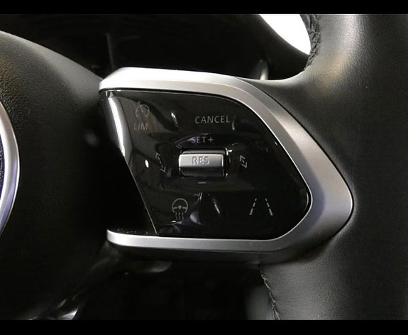 Jaguar I-PACE 12 of 30