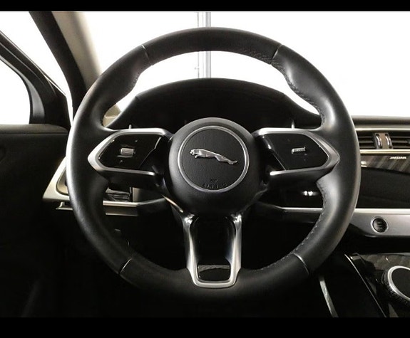 Jaguar I-PACE 10 of 30
