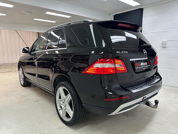 Mercedes-Benz ML250 11 of 30