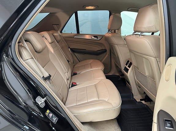Mercedes-Benz ML250 29 of 30