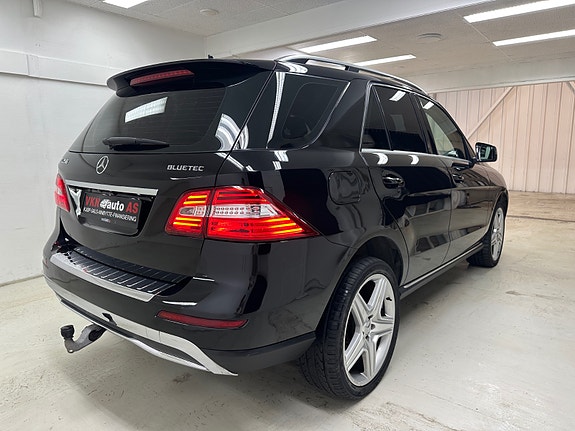 Mercedes-Benz ML250 12 of 30