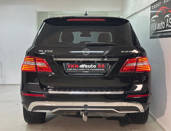 Mercedes-Benz ML250 17 of 30