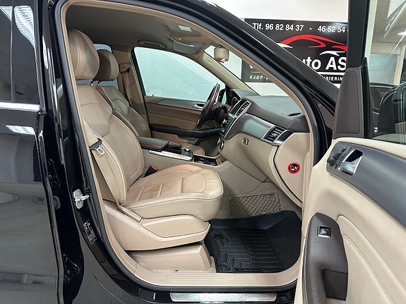 Mercedes-Benz ML250 27 of 30