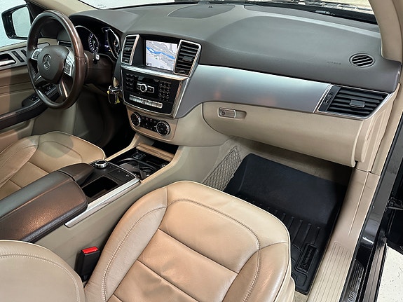 Mercedes-Benz ML250 24 of 30