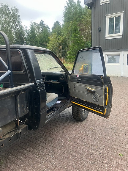 Toyota HiLux 9 of 24