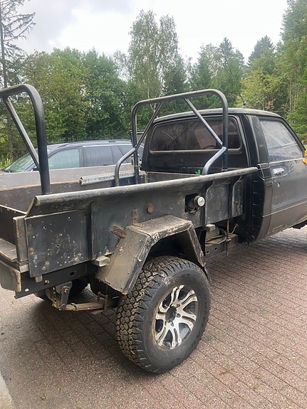 Toyota HiLux 8 of 24
