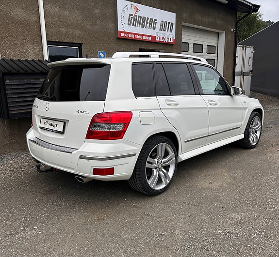 Mercedes-Benz GLK220 11 of 25