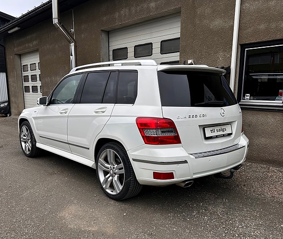 Mercedes-Benz GLK220 12 of 25