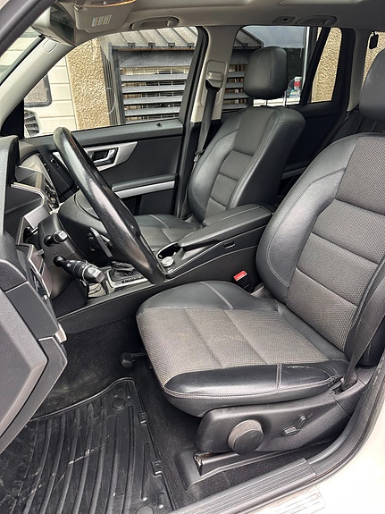 Mercedes-Benz GLK220 18 of 25