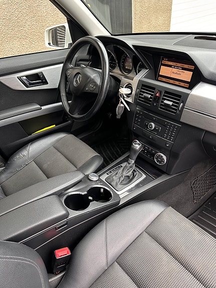 Mercedes-Benz GLK220 21 of 25