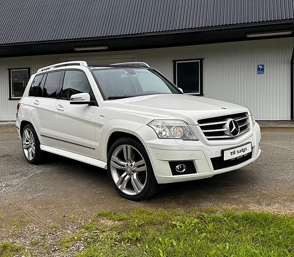 Mercedes-Benz GLK220 2 of 25