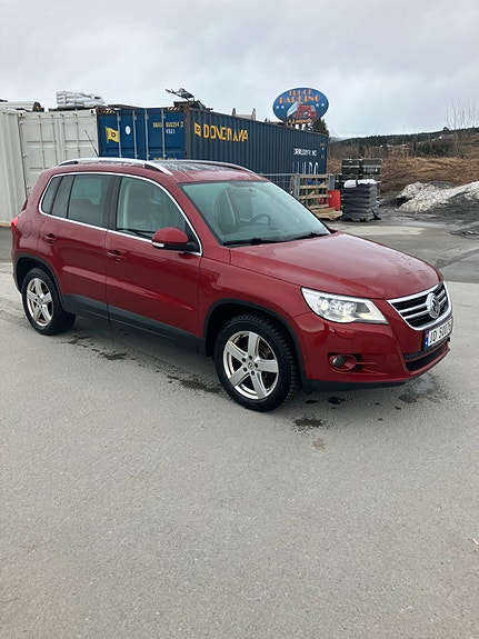 Volkswagen Tiguan 2 of 4