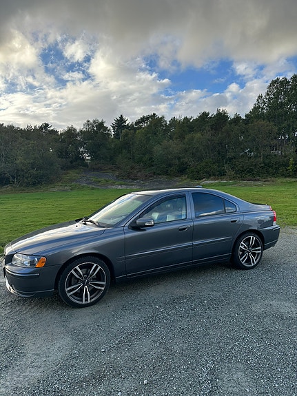 Volvo S60 4 of 27