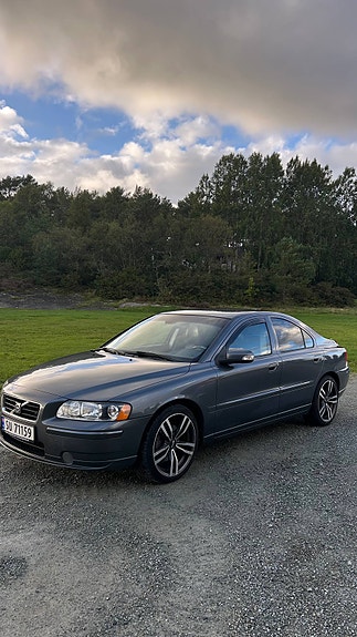 Volvo S60 2 of 27