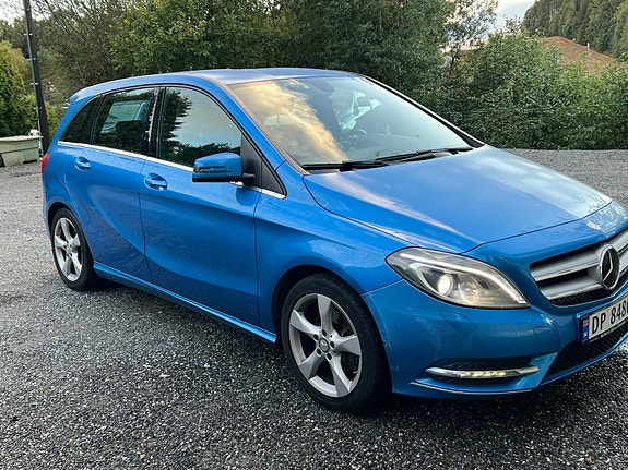 Mercedes-Benz B180 4 of 13
