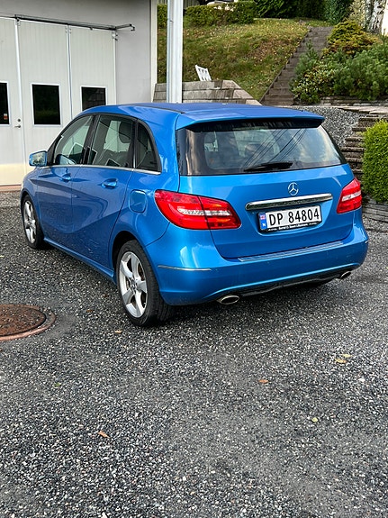 Mercedes-Benz B180 7 of 13