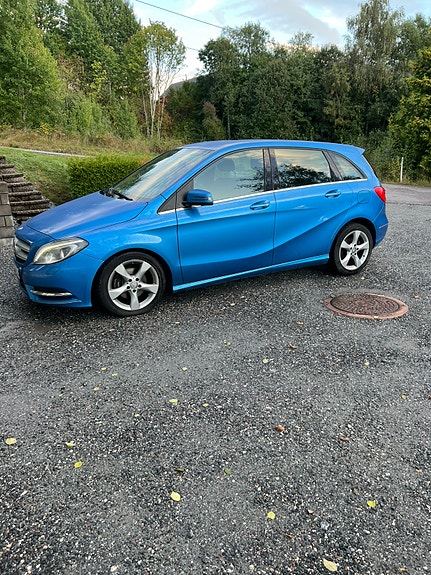 Mercedes-Benz B180 5 of 13