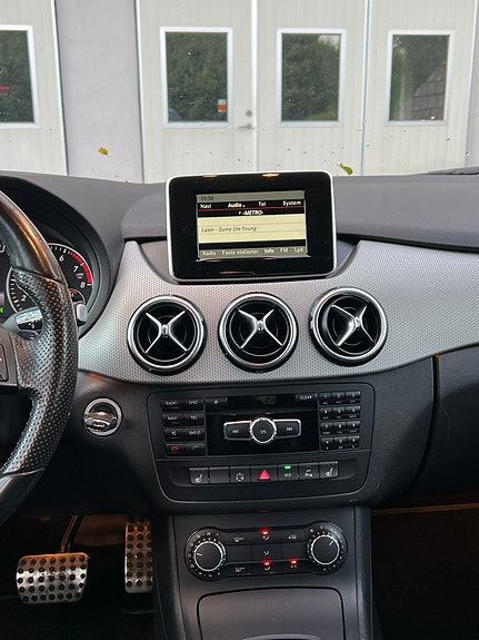 Mercedes-Benz B180 11 of 13