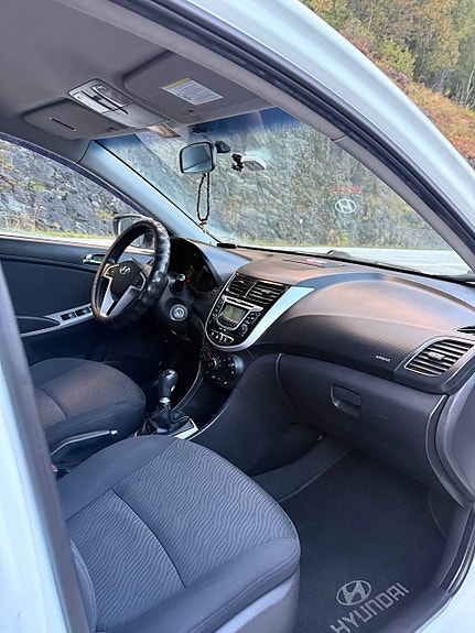 Hyundai Accent 7 of 19