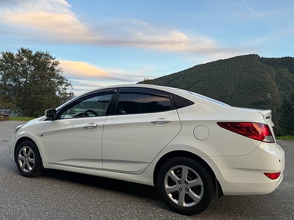 Hyundai Accent 4 of 19