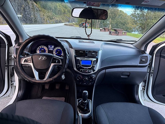 Hyundai Accent 10 of 19