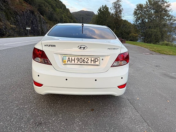 Hyundai Accent 5 of 19