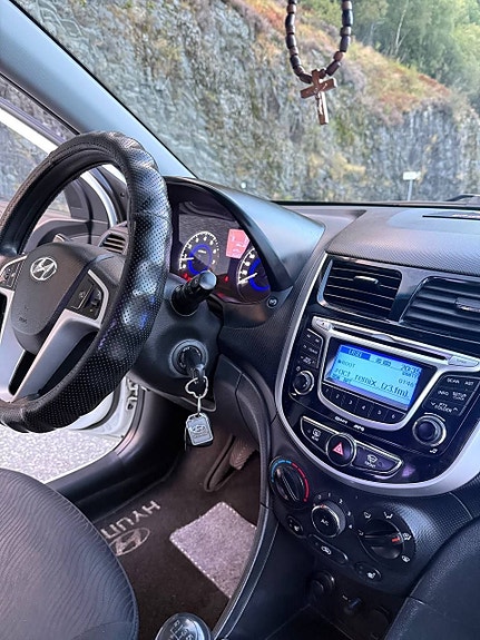 Hyundai Accent 8 of 19