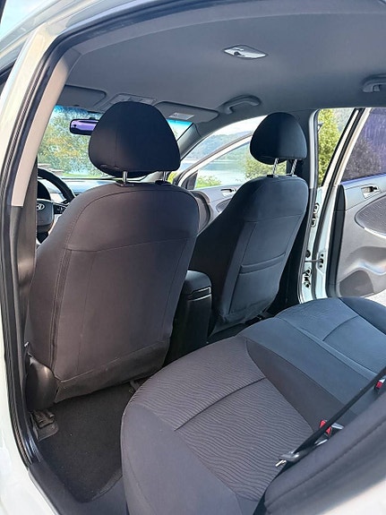 Hyundai Accent 12 of 19