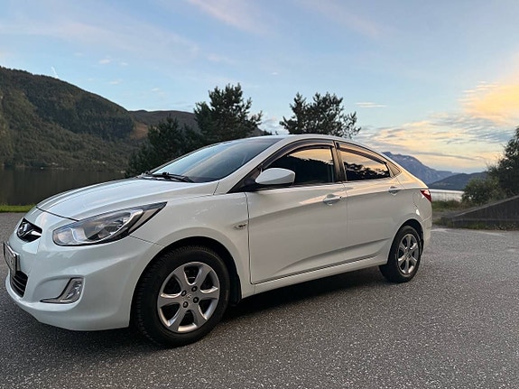 Hyundai Accent 3 of 19