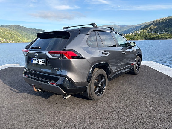 Toyota RAV4 2 of 26