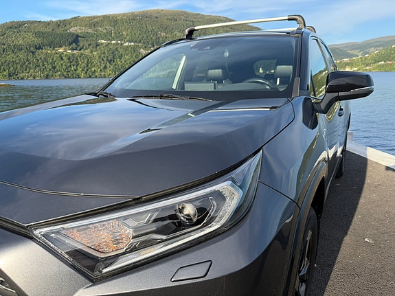 Toyota RAV4 3 of 26
