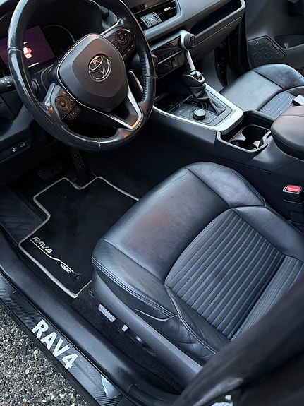Toyota RAV4 7 of 26