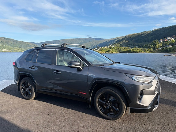Toyota RAV4 4 of 26