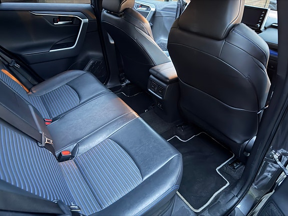 Toyota RAV4 22 of 26
