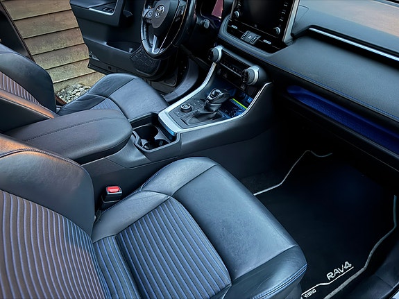 Toyota RAV4 6 of 26