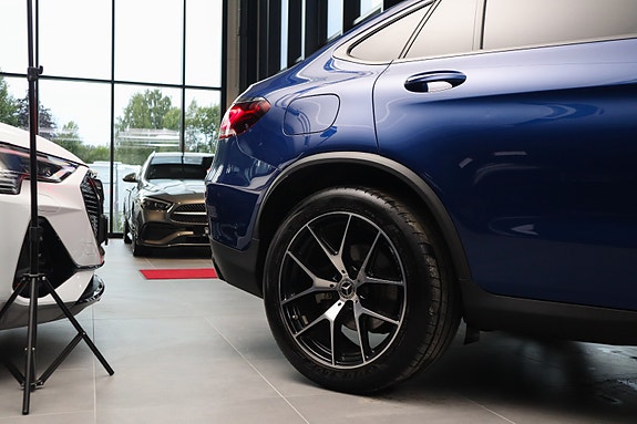 Mercedes-Benz GLC300 e 17 of 30