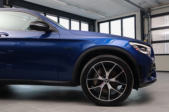 Mercedes-Benz GLC300 e 18 of 30