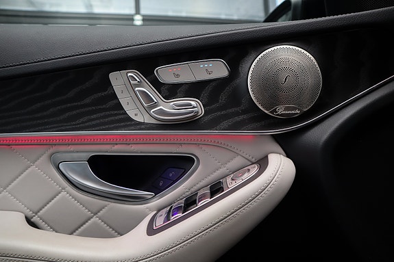 Mercedes-Benz GLC300 e 4 of 30
