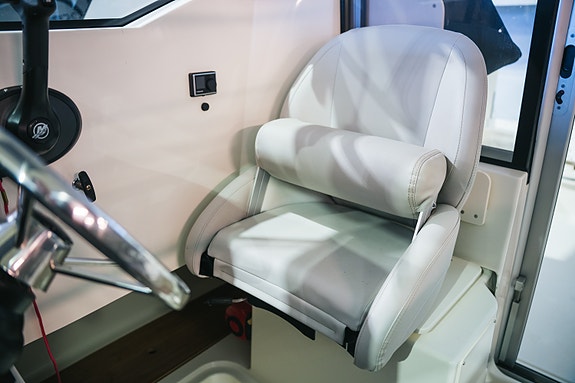 Quicksilver 625 Pilothouse m/Mercury F150 5 of 14